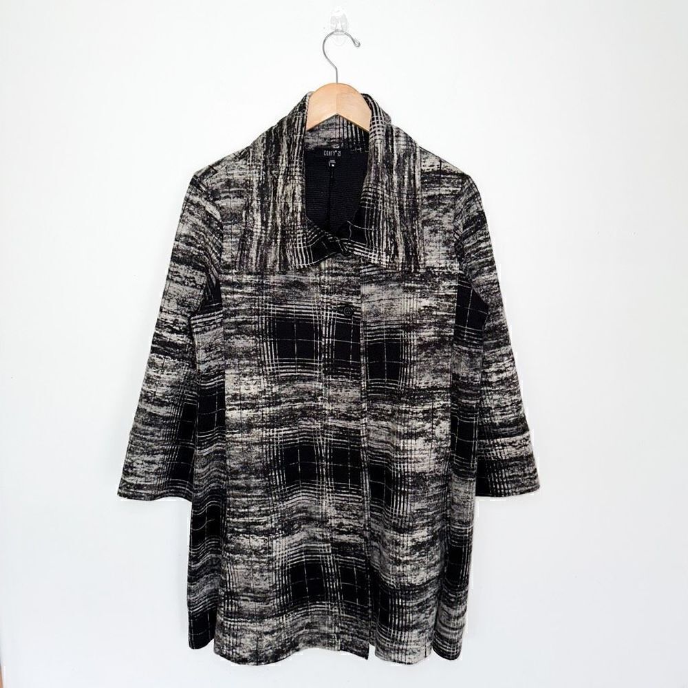 Comfy USA Women’s Lagenlook Munich 2 Button Long Line 3/4 Sleeve Black And Cream